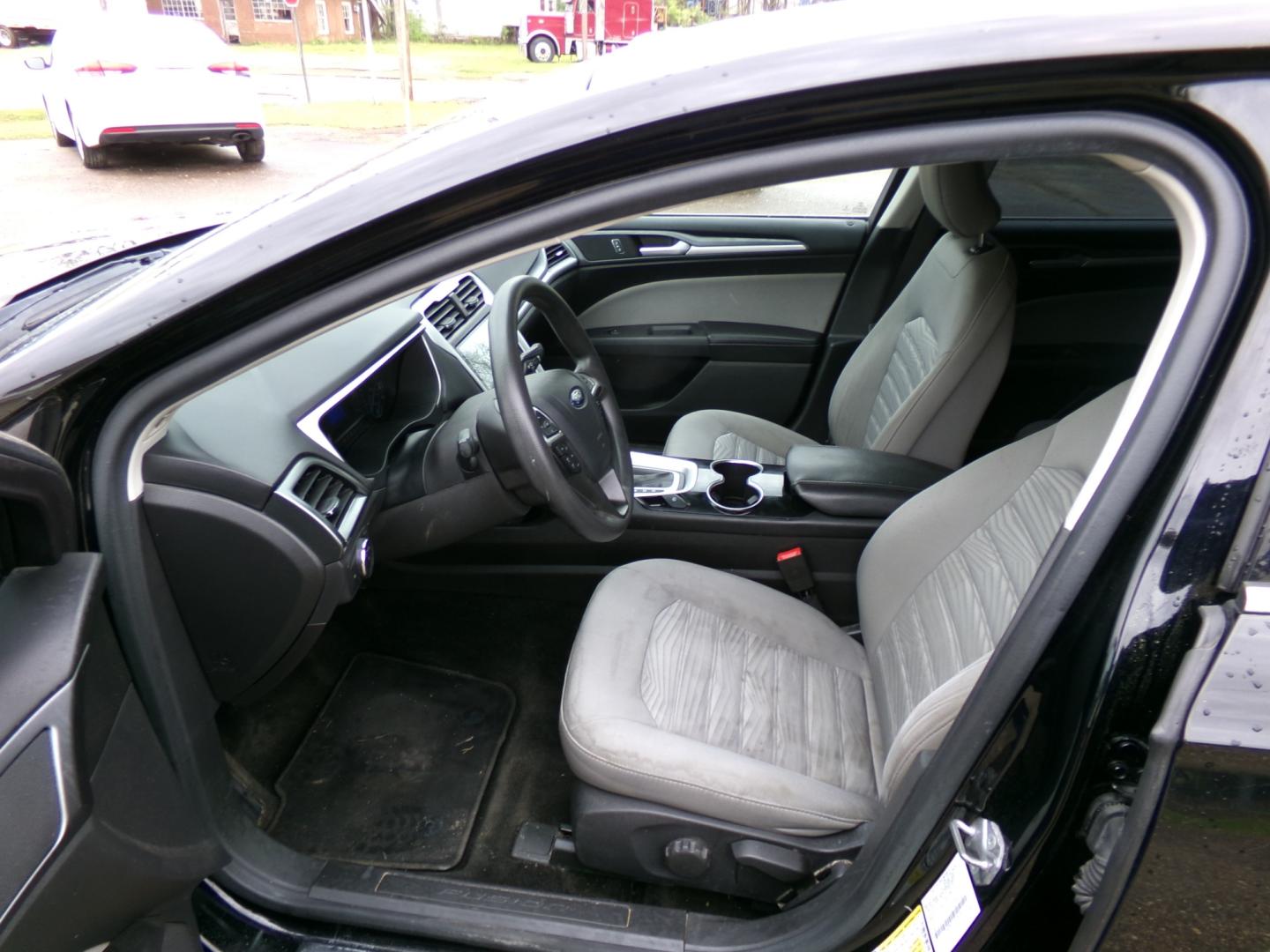 2016 Ford Fusion S (3FA6P0G71GR) with an 2.5L L4 DOHC 16V engine, 6-Speed Automatic transmission, located at 401 First NE, Bearden, AR, 71720, (870) 687-3414, 33.726528, -92.611519 - Photo#7